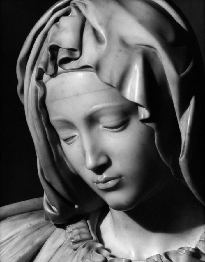 Фрагмент скульптуры Микеланджело "Пьета"