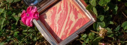 Единственные румяна в моей коллекции, которые я не забываю: Hourglass Ambient Lighting Blush Diffused Heat