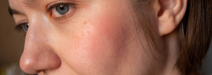 Единственные румяна в моей коллекции, которые я не забываю: Hourglass Ambient Lighting Blush Diffused Heat