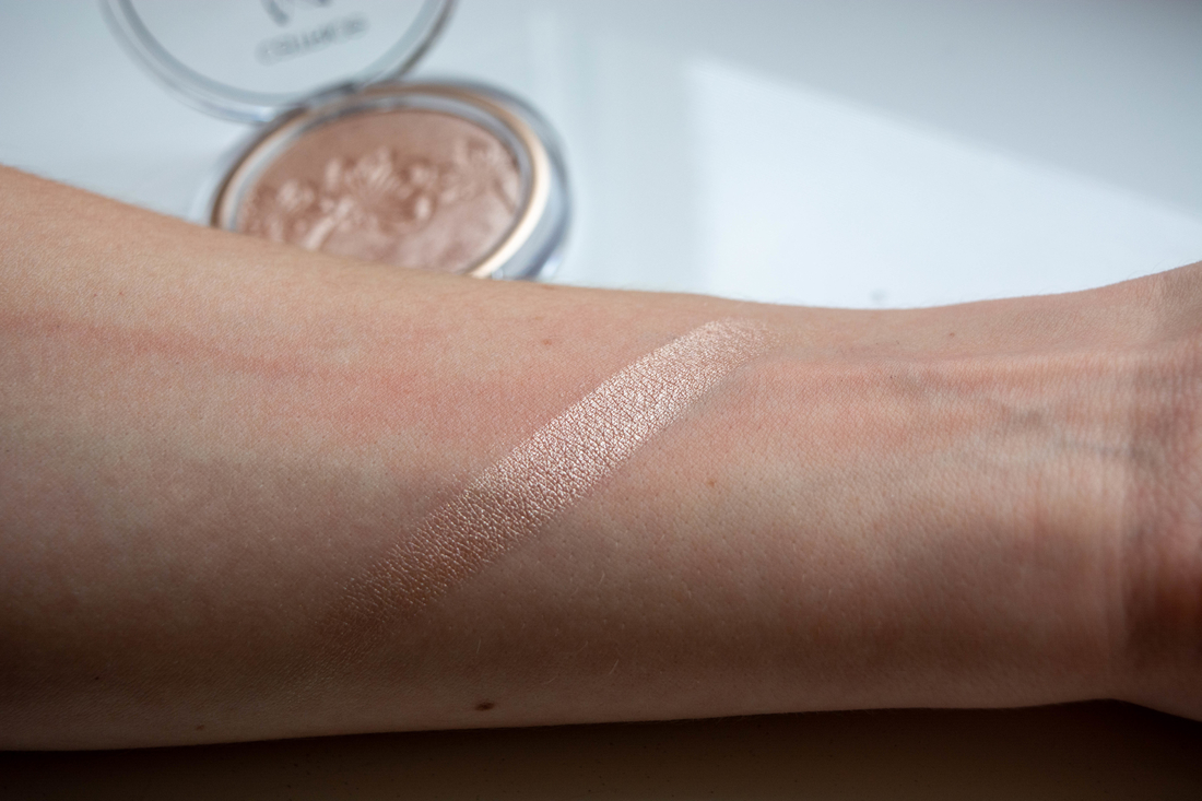 Catrice fluid soft glam. Хайлайтер Катрис more than Glow. Catrice more than Glow Highlighter 020. Catrice more than Glow Highlighter. Catrice хайлайтер more than Glow 020.