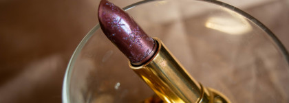 Зимняя лимитка для осеннего макияжа Dior Golden Nights Makeup Collection Christmas Holiday 2020 Diorific Lipstick Dark Sparkle