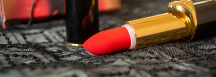 Ещё немного Пэт, но теперь испытание красной матовой помады: Pat McGrath LabsMatteTrance Lipstick Elson 2