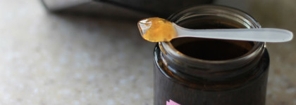 Такие разные маски The Body Shop: “Британская роза” и “Гималайский уголь”