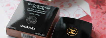 Les Ornements De Chanel Holiday 2019 Collection: Eclat Magnetique De Chanel Illuminating Powder Metal Peach