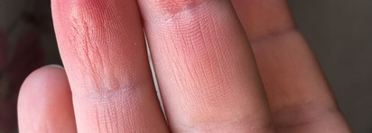 Румяна с сияющим финишем Kiko Milano Mood Boost Radiant Blush в оттенке 02 Coral Sunset