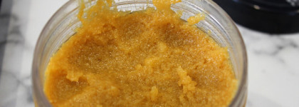 Сладкая жизнь со скрабом Laboratorium Caramela Liquet