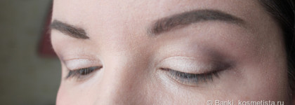 Полностью накрасилась и никуда не пошла: яркий новогодний макияж для самых отчаянных