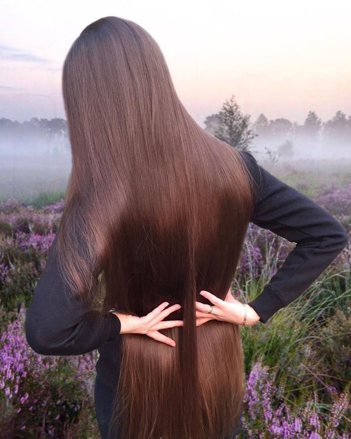 Астраханская школьница рассказала, как отрастила волосы длиной 142 см