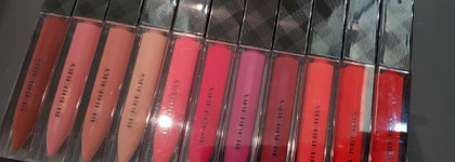 Осенняя новинка Burberry Kisses Lip Lacquer