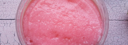 Клубничное лакомство для тела со средствами OZ! OrganicZone