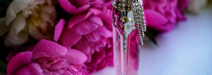 Солёная клубника и тёмный инжир в Womanity Eau Pour Elles edt Mugler