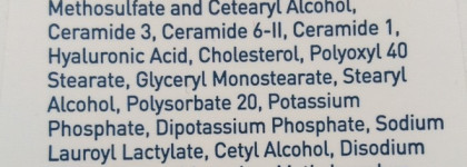 Деликатный очищающий крем-гель с церамидами и гиалуроновой кислотой от CeraVe - незаменим в сезон активных кислотных пилингов