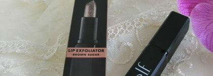 Незаменимый помощник для любительниц матовых помад - скраб для губ от E.l.f