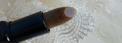 Незаменимый помощник для любительниц матовых помад - скраб для губ от E.l.f