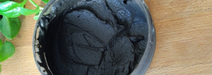 Маска Пальмароза из черной глины от Спивак, которая по ощущениям на коже сравнима с активным пилингом