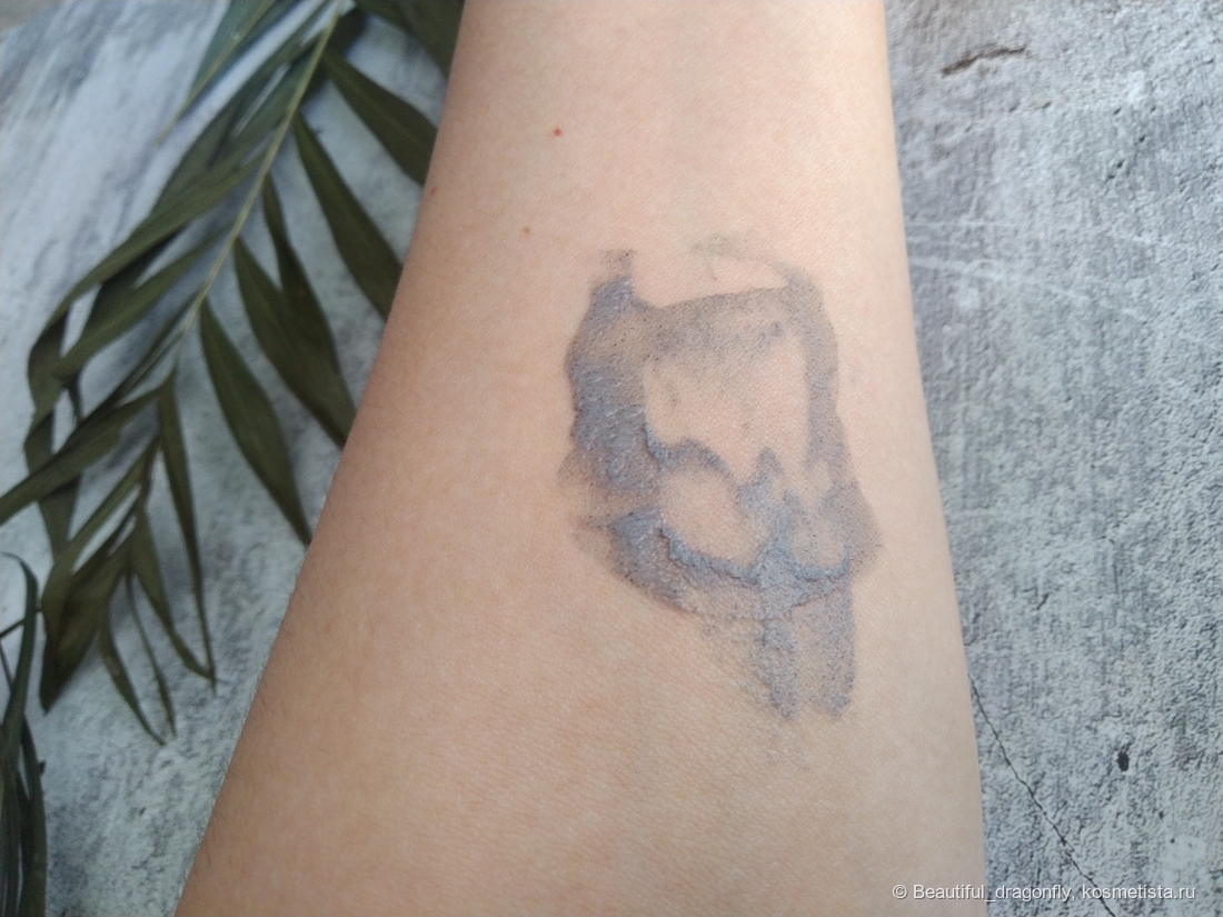 Маска не засыхает полностью и легко смазывается