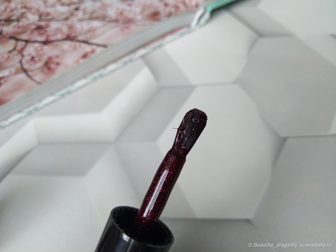 Кисть во флаконе с оттенком Ruby star
