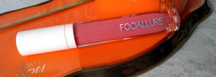 Встречаю осень с тёплым глянцевым блеском Plump High Shine Lip Glow от Focallure