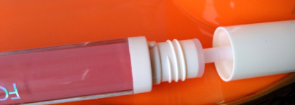 Встречаю осень с тёплым глянцевым блеском Plump High Shine Lip Glow от Focallure