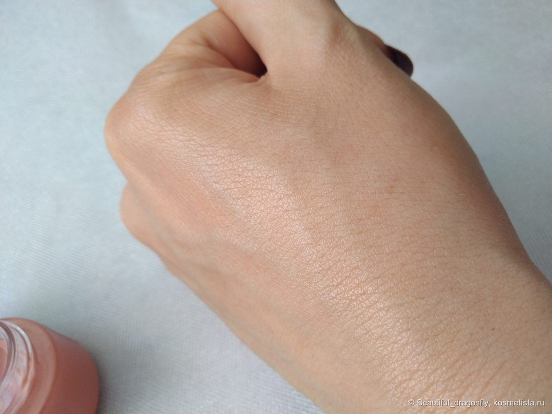 Кожа после полного распределения крема для зоны вокруг глаз