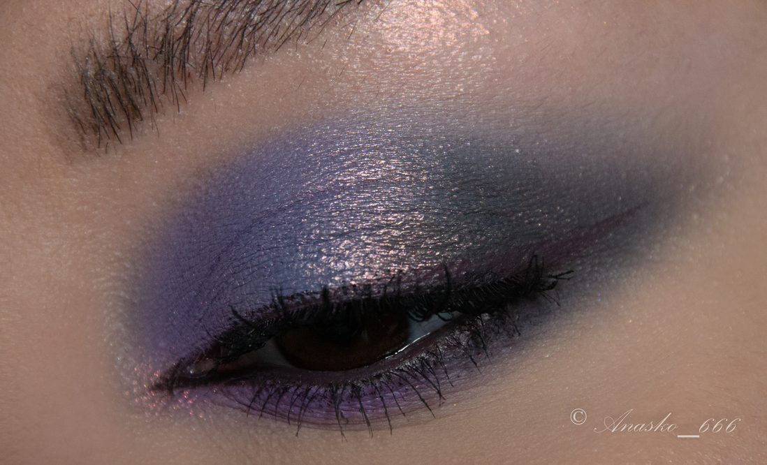 074 (небесно-розовый оттенок) на подвижном веке