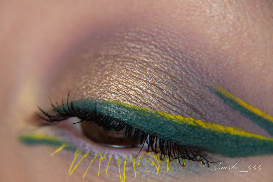 075 (профиль оттенка «Зяблик») на одвижном веке