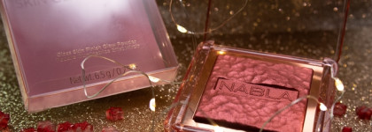 Хайлайтер, он же сияющие румяна Skin Glazing в оттенке Adults Only от Nabla Cosmetics