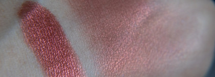 Хайлайтер, он же сияющие румяна Skin Glazing в оттенке Adults Only от Nabla Cosmetics