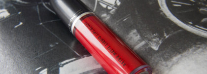 Retro matte liquid lipcolour в оттенке Ruby Phew! от Mac