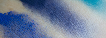 То без чего не обходится ни один синий макияж: кремовые помощники от StasyAlex (MG17 Ink и MG5 Cyan) и Rude Cosmetics (Dark Blue)