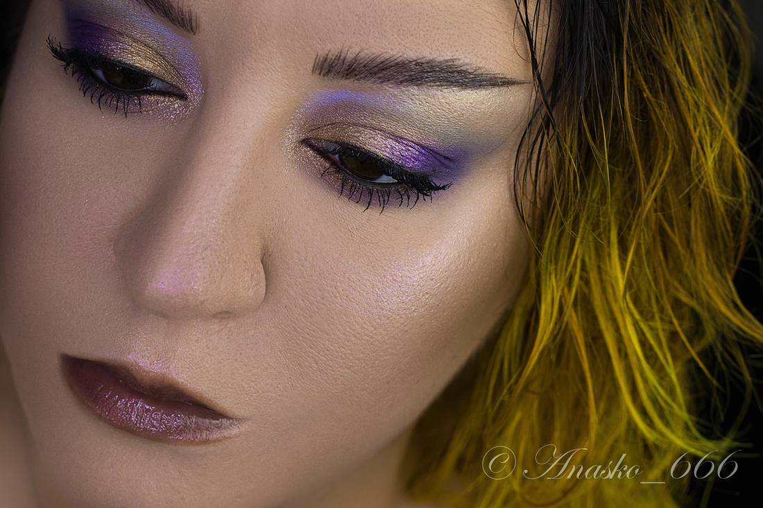 Тушевка/форма макияжа:136 (затемнение), 070 профиль оттенка "Умелая" (тушевка) и Светлая Травница (введение тушевки в кожу)На подвижном веке (от внутреннего уголка): 075 профиль оттенка "Зяблик" и 134 профиль оттенка «Ревнивица»Нижнее веко: 135 профиль оттенка «Грезящая о Расколе Мира»