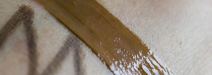 Они созданы, чтобы быть вместе: Made By Mitchell All Lip No Trip Lip Liner Pencil в оттенке Deep Delivery и e.l.f. Glossy Lip Stain в оттенке Cinnamon Dreamz