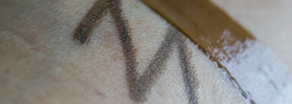 Они созданы, чтобы быть вместе: Made By Mitchell All Lip No Trip Lip Liner Pencil в оттенке Deep Delivery и e.l.f. Glossy Lip Stain в оттенке Cinnamon Dreamz