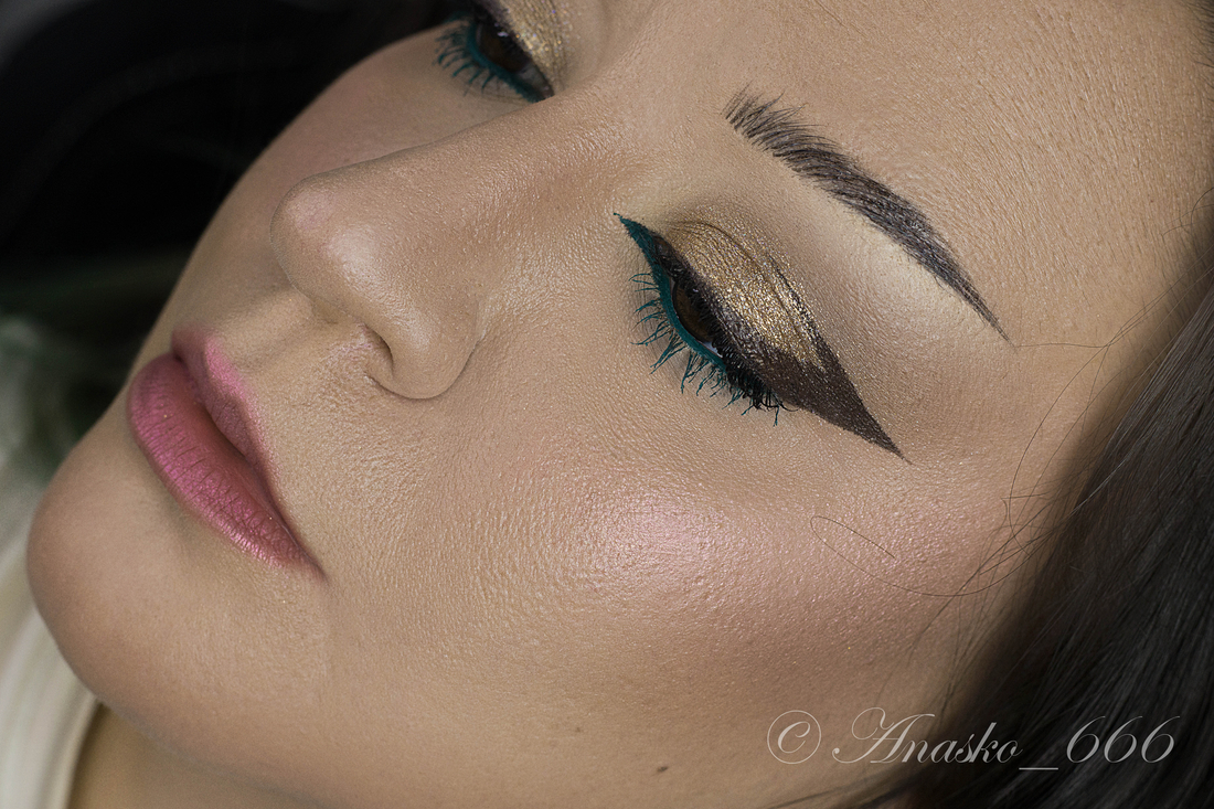 Golden Holo н аподвижном веке