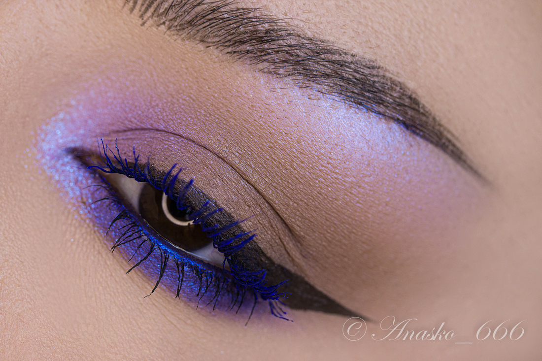 Ursa Major во внутреннем уголке и Doppler Blue на нижнем веке.