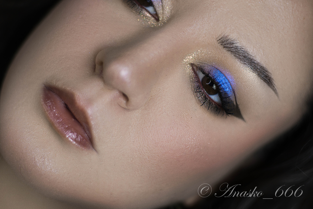 Doppler Blue на центре подвижного века.