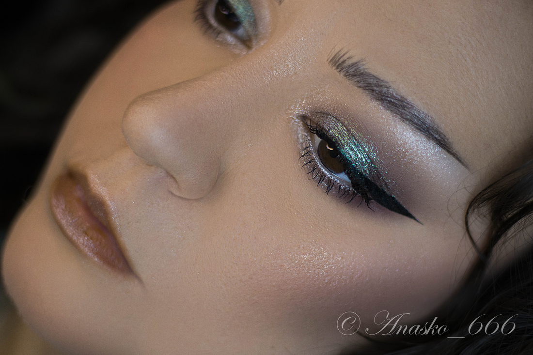 Lamper на подвижном веке, Pearl во внутреннем уголке.