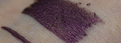 Red Wine Week: Colour it! metallic liquid liner от Essence в оттенке 02 - Dark Cherry