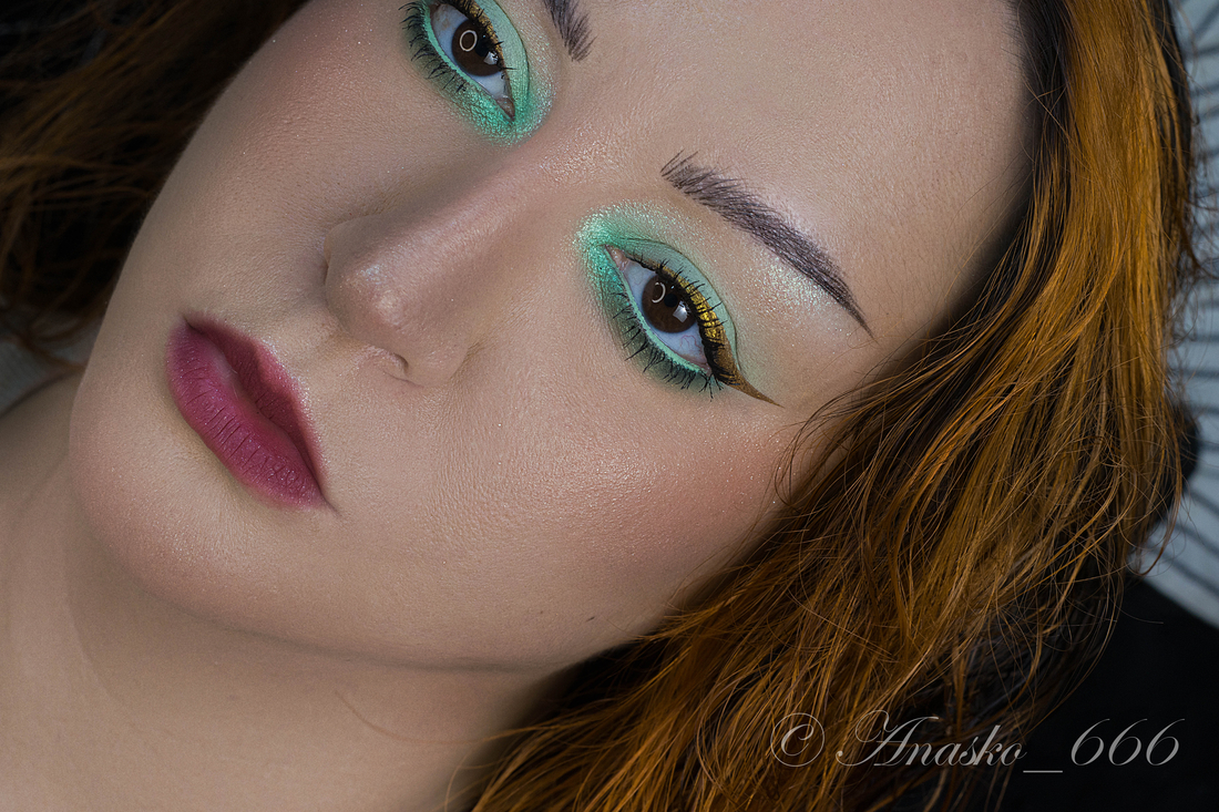 81 Mint на подвижном веке, закрепила прозрачной пудрой