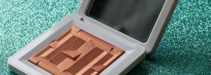 Магия гелевой пудры от Леди Гаги: Bio-Radiant Gel-Powder Highlighter в оттенке Fire Opal от Haus Labs