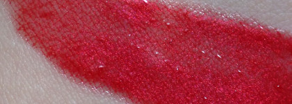 Жидкие средства для губ от Kiko Milano: перламутровый блеск и питательный бальзам