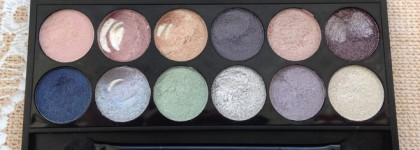 Коллекция палеток теней почти-минималиста. Много донышек в рефилах, а также свотчи всех палеток и любимый макияж с каждой палеткой