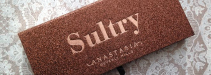 Anastasia Beverly Hills Sultry – праздничный макияж на каждый день