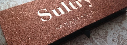 Anastasia Beverly Hills Sultry – праздничный макияж на каждый день