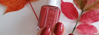 Еще один осенний красавец Essie In stitches