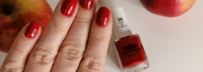 Сочная ягодка Berenice Oxygen Nail Lacquer Cherry red