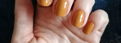 Тыквенный пирог и осенние листья. Оттенок Golden hour от Kinetics Solar Gel Nail Polish в маникюре