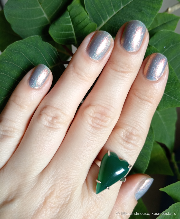 Ещё фото на круглом магните, тут лак холоднее