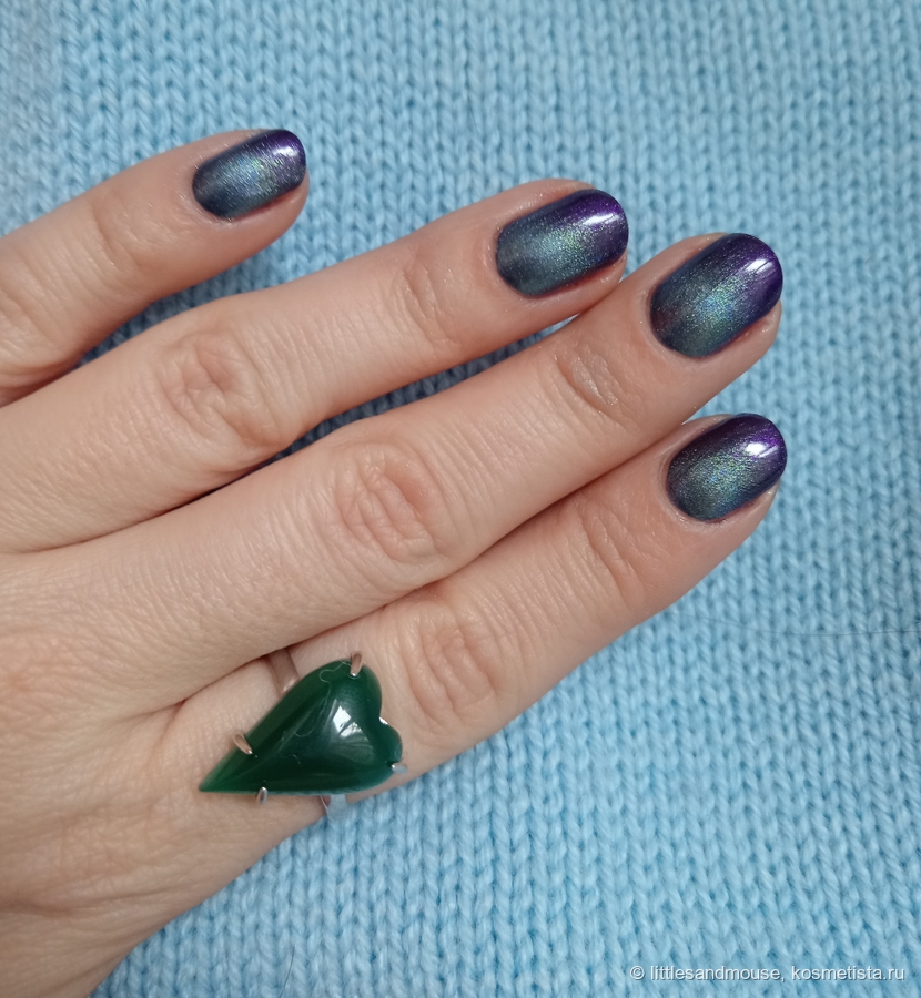 В середине вижу бирюзовый блик шиммера