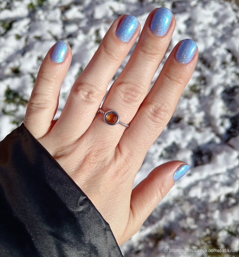 И солнце. Смотрите, как лаку идёт снег!